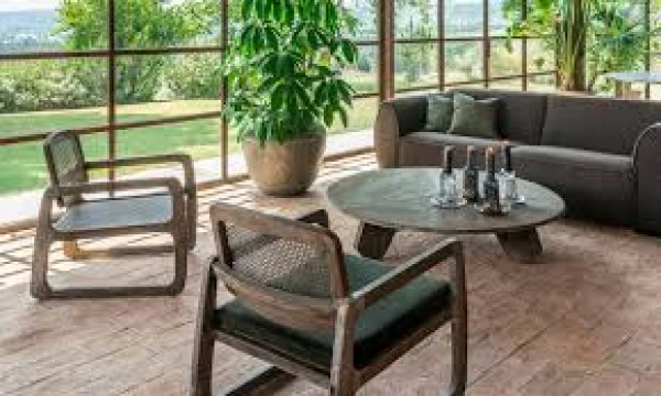 Indoor Möbel aus Massivholz: Qualität, die man sehen und fühlen kann