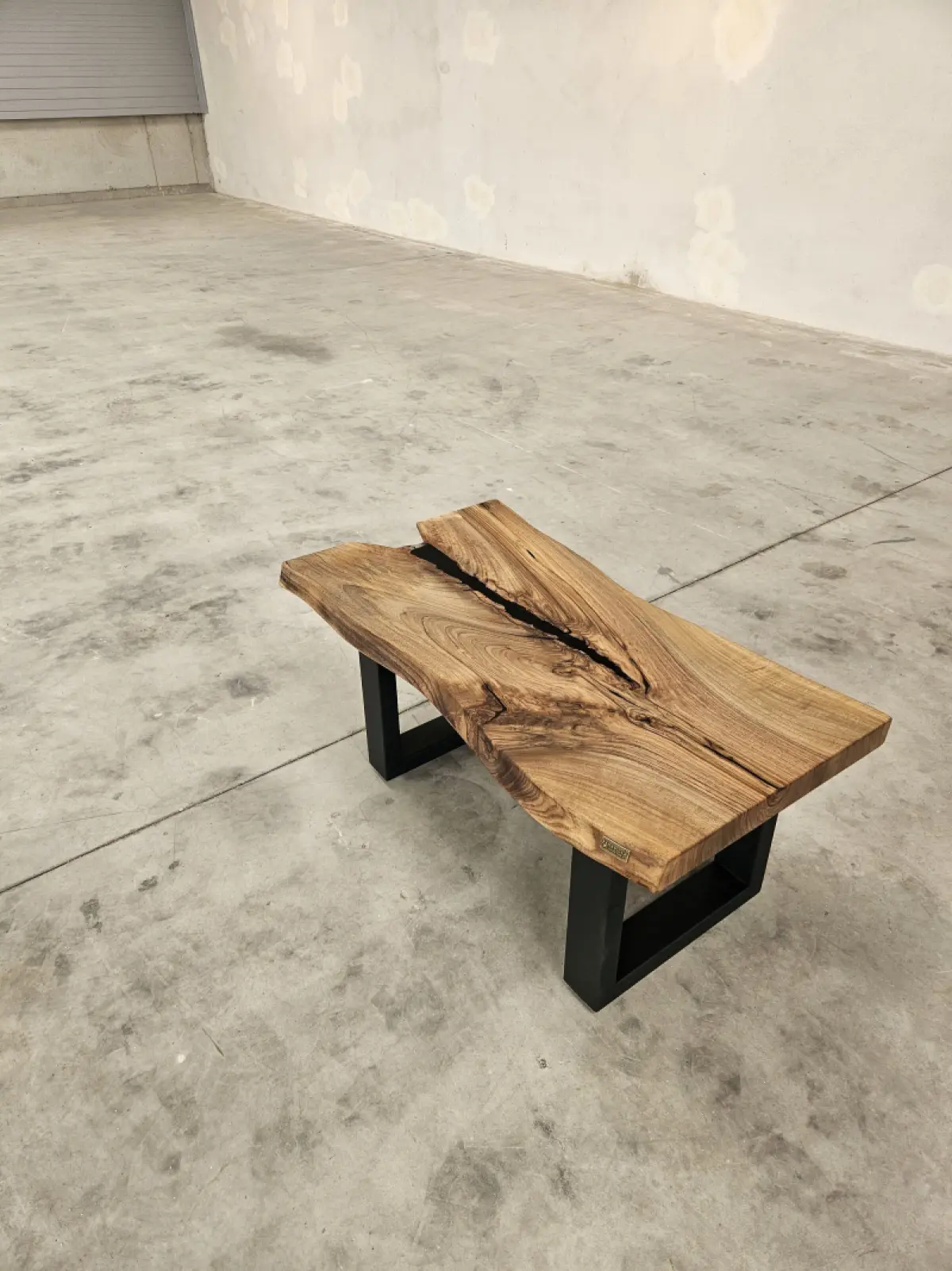 Couchtisch Kaman mit Epoxidharz 