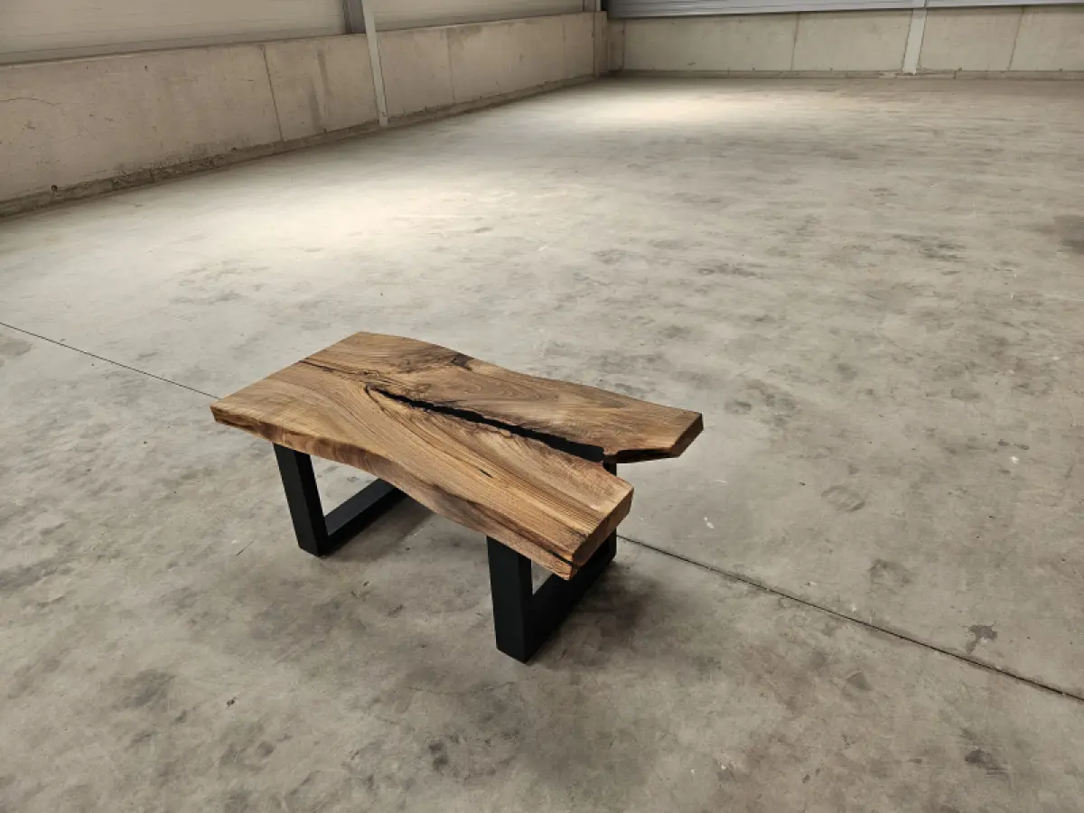 Couchtisch Kaman mit Epoxidharz 