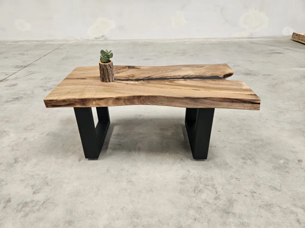 Couchtisch Kaman mit Epoxidharz 