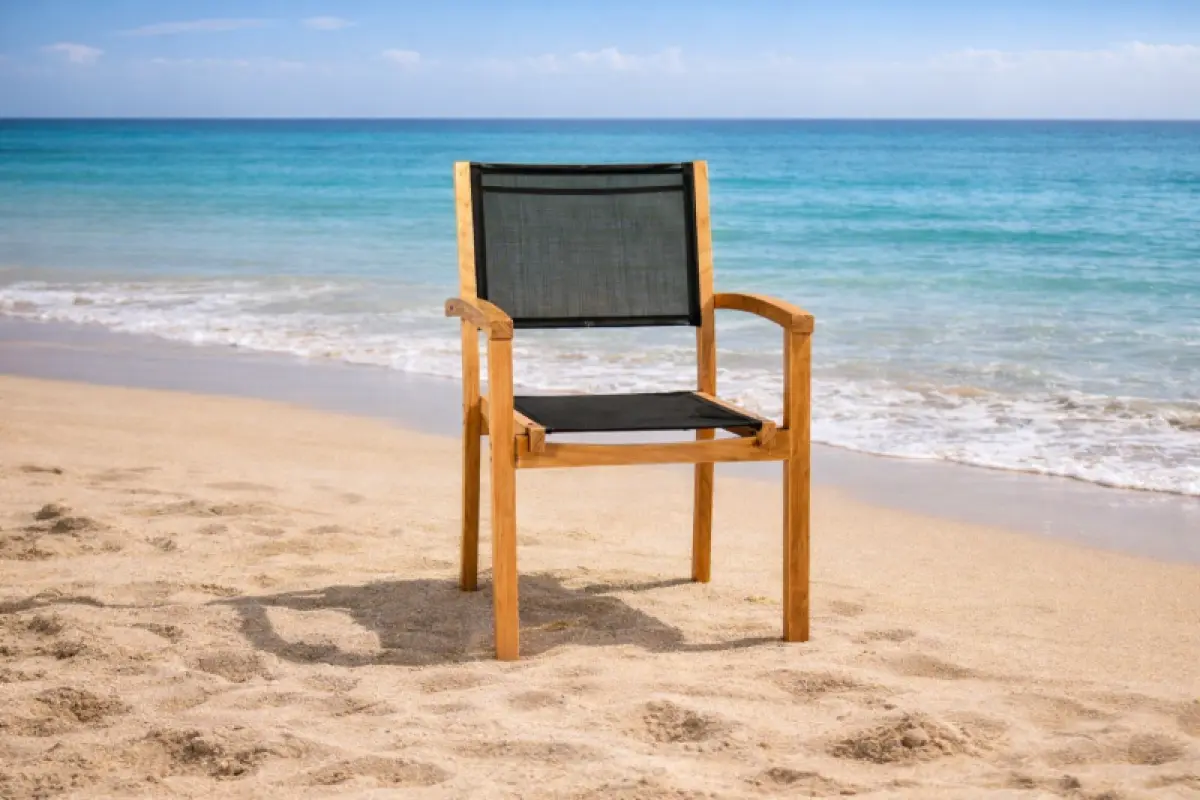 Garten Stapelstuhl aus Teakholz Hugo Schwarz