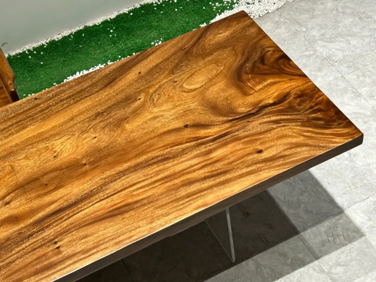 Vollholztisch Swaro Gerade Kantig