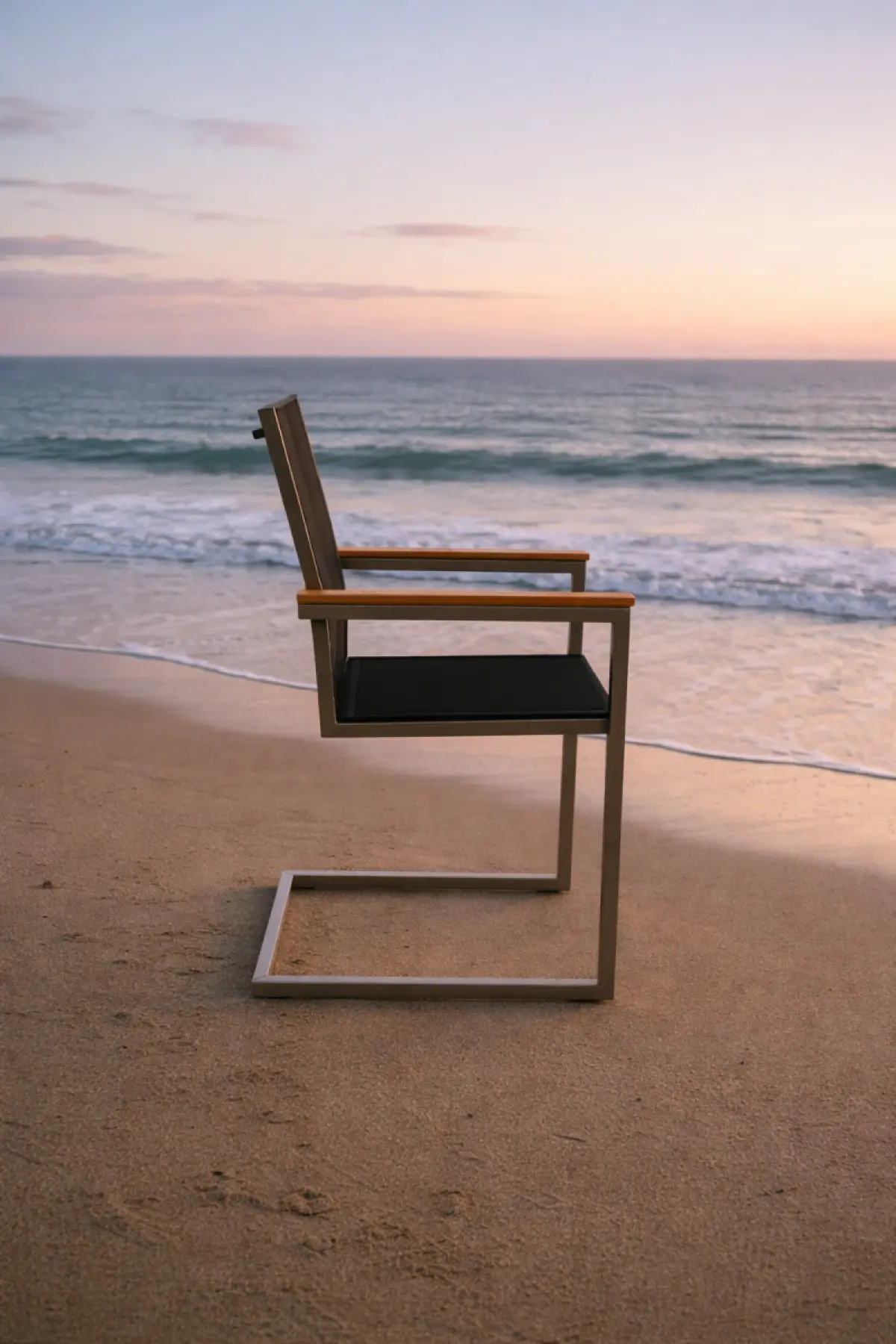 Schwing-Stapelstuhl Noah Schwarz