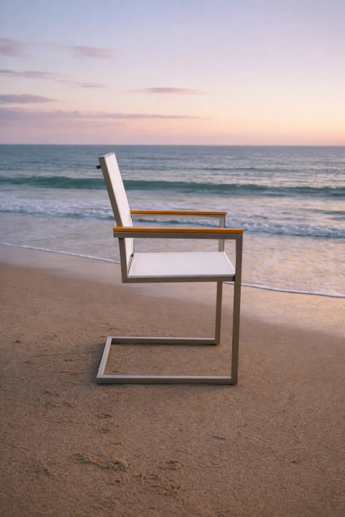 Schwing-Stapelstuhl Noah Weiß